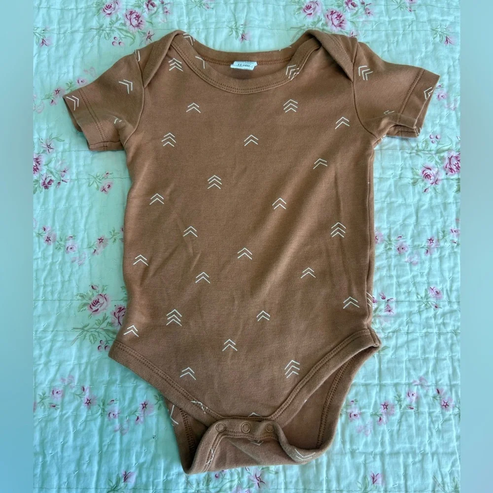 Colored organics onesie size 12-18 months - Picture 1 of 3